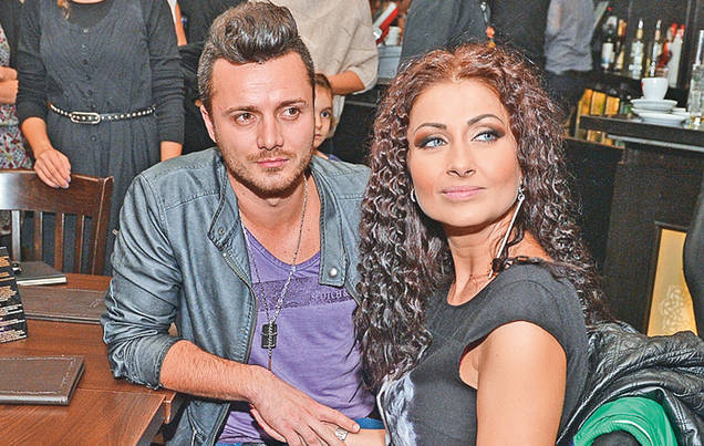 An aglomerat în nunţi la Kanal D! Adelina şi Gabriela Cristea «se bat» în sute de  invitaţi