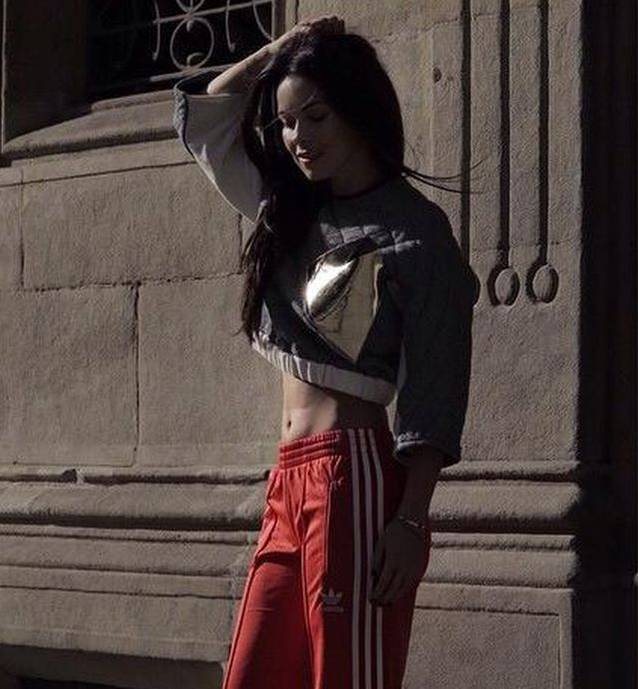 Inna se laudă cu un abdomen perfect! Iată fotografia care i-a cucerit pe fani
