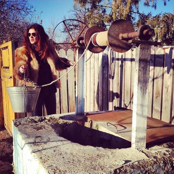 Monica Bârlădeanu, mai activă ca nicicând pe Facebook! Unde greșește vedeta? La VESTIMENTAȚIE!