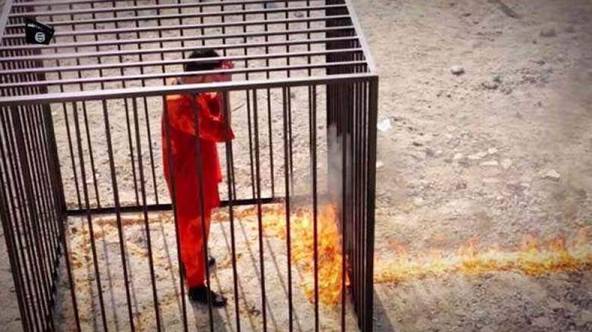 După decapitare, teroriștii din ISIS au o nouă metodă CUMPLITĂ de UCIS! Uite cum a sfârșit pilotul iordanian ostatic