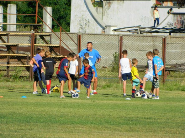 Top 10 lucruri pe care le făceam în copilărie când jucam fotbal