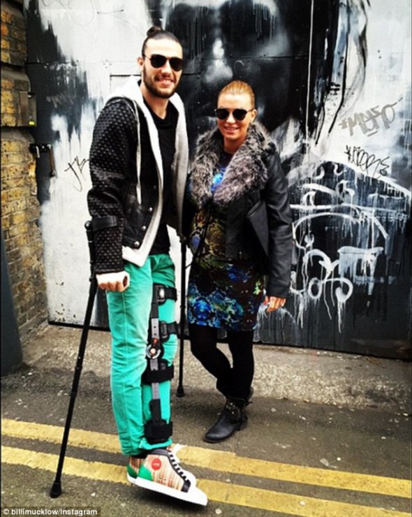 Andy Carroll și-a scos iubita în oraș într-un picior! Antrenorul a luat foc / FOTO