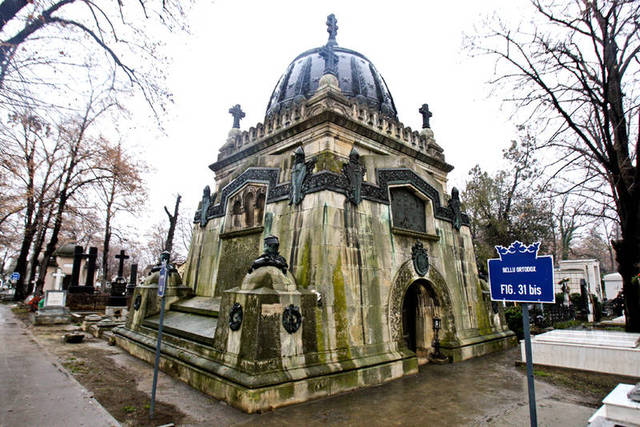 Morminte făcătoare de minuni din România