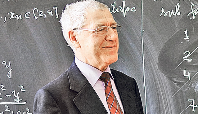Ei sunt profii de genii! Poveştile profesorilor care scot pe bandă rulantă olimpici