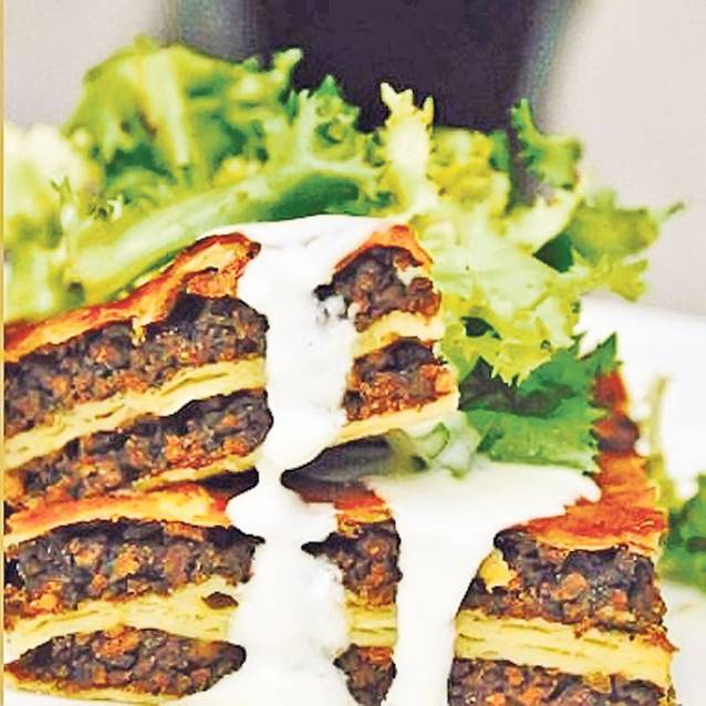 Învaţă să faci cea mai bună friptură de miel! Chefii celebri de la TV îţi dezvăluie reţetele lor