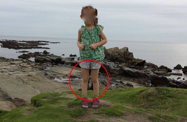 I-a făcut o fotografie banală fiicei sale, însă a fost îngrozit când a privit imaginea! Ce apare în spatele fetiţei?