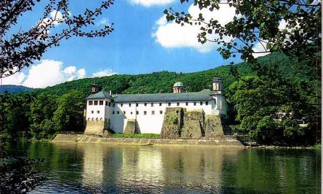 Cele mai frumoase mănăstiri la care să mergi de Înviere