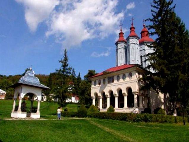 Cele mai frumoase mănăstiri la care să mergi de Înviere