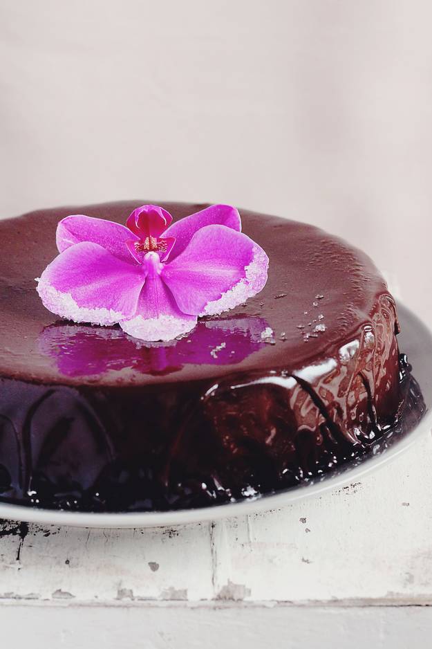 Cumpara cele mai gustoase torturi de Paste de pe Breslo.ro