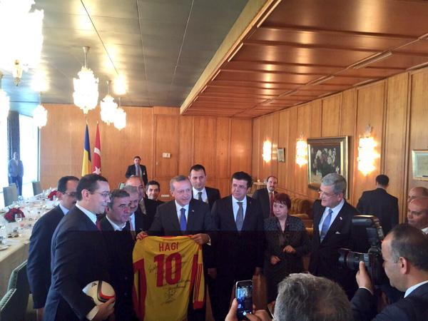 hagi tricou
