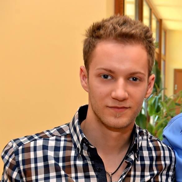 Adrian-foldi