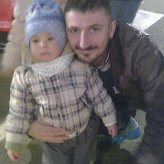 Îl mai ții minte pe nebunul care conducea tirul în timp ce dansa? ”Tarzan” și familia lui s-au umplut de bani! VIDEO