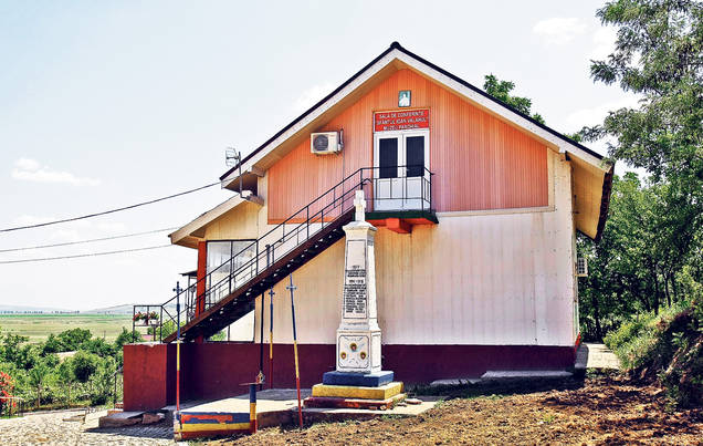 Părintele care a «adoptat» 500 de oameni din Vaslui