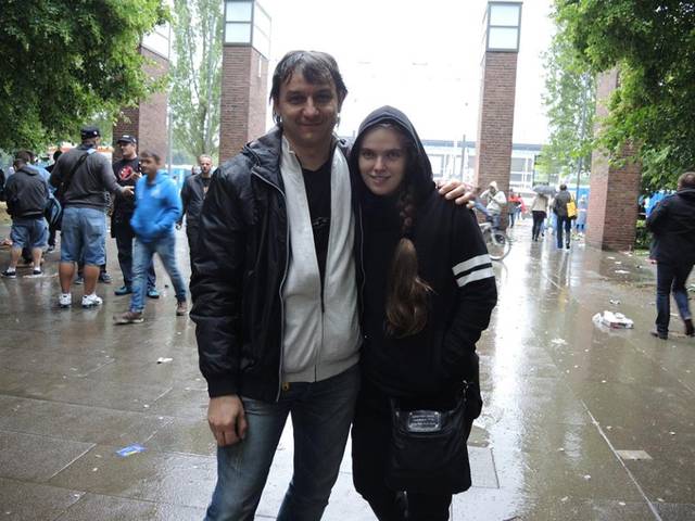 S-a izolat de toată lumea după moartea tatălui ei, iar acum a plecat din țară! Fiica lui Adrian Păunescu este de nerecunoscut