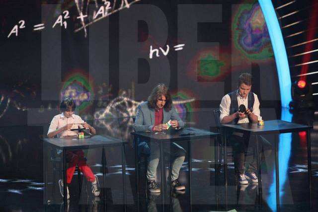 Cine sunt cei trei băieţi cu MINTE SCLIPITOARE de la "Speed Cubing". N-o să crezi cum a ajuns cel mai mic dintre ei pasionat de cubul Rubik