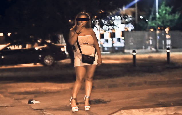 Trecem prin cele mai călduroase nopţi ale acestui an | Fiecare se răcoreşte cum poate