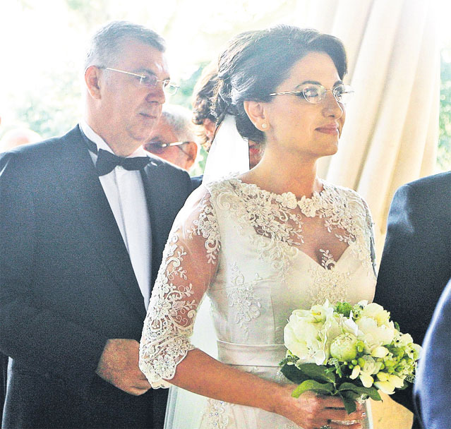 Ele sunt doamnele din umbra politicienilor | Totul despre femeile care-i conduc pe... conducătorii țării