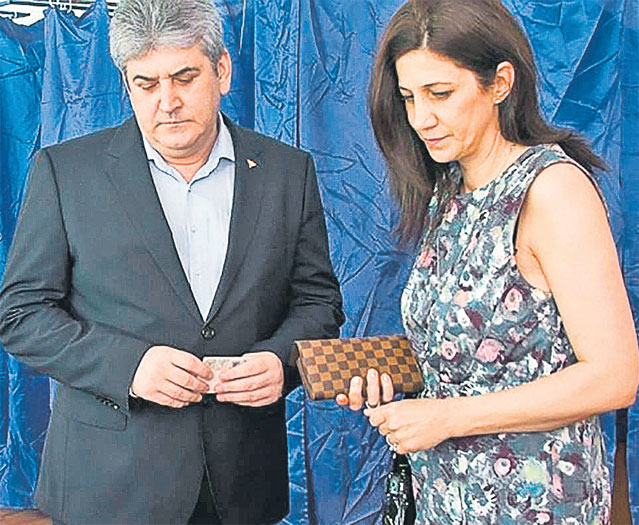 Ele sunt doamnele din umbra politicienilor | Totul despre femeile care-i conduc pe... conducătorii țării