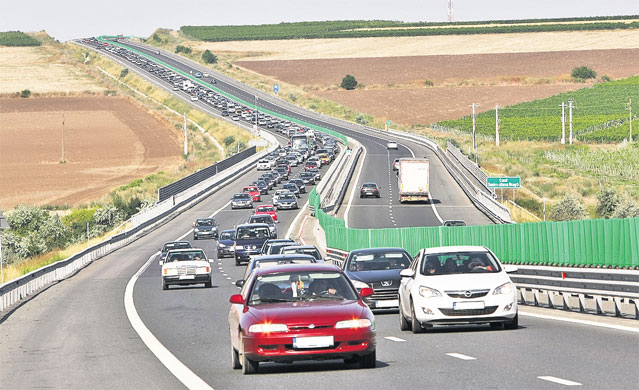 Sutienul nu s-a prea purtat zilele acestea la mare | Domnii au ieșit cei mai câștigați