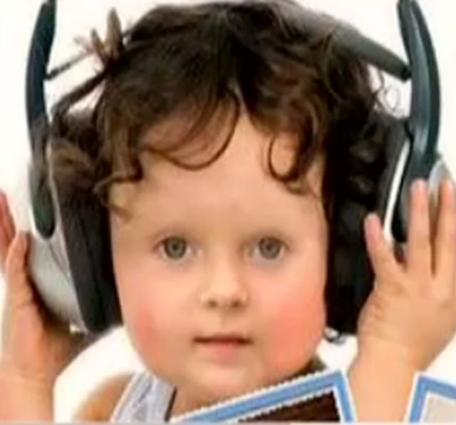 Cum ar putea arăta copilul Andei Adam. Cântăreaţa va naşte peste trei luni