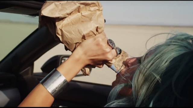 Andreea Bălan dă sticla pe gât şi spune: ”Acum sunt vindecată complet!”