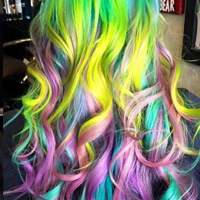 Delia, schimbare incredibilă de look! Puţine vedete ar avea curaj să se vopsească aşa