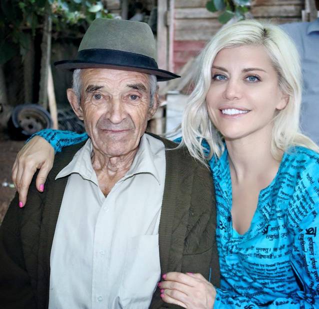 Loredana Groza, în casa bunicilor. IMAGINI INEDITE din locurile în care a copilărit | FOTO & VIDEO