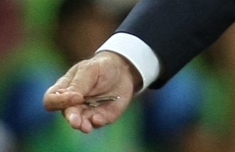 Iordănescu cruciuliță zoom ALXL1574