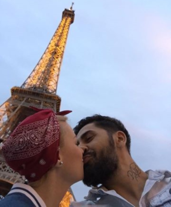 Connect-R și Misha, SĂRUT ROMANTIC, pe străzile Parisului! Cum sărbătoresc un an de căsnicie | FOTO