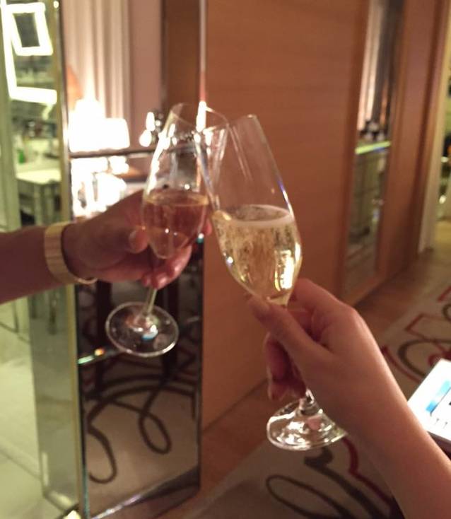 Connect-R și Misha, SĂRUT ROMANTIC, pe străzile Parisului! Cum sărbătoresc un an de căsnicie | FOTO