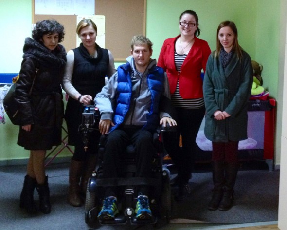 Neșu, în timpul unei acțiuni caritabile, desfășurate pe 13 februarie. FOTO: Mihai Neșu Foundation