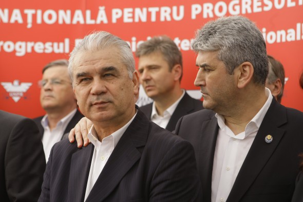 Anghel Iordănescu, alături de un prieten drag, Gabi Oprea (dreapta), de care-l leagă și multe interese