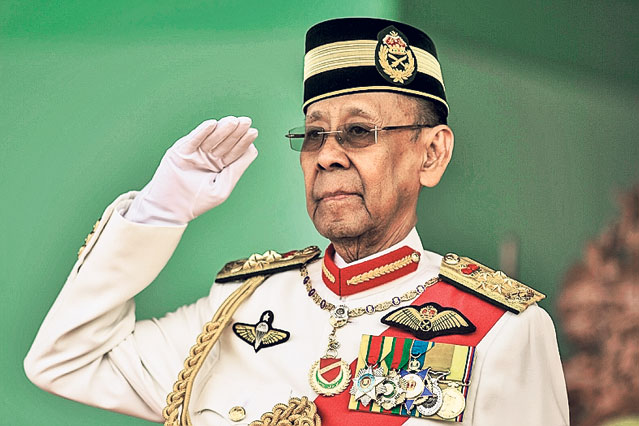 Regele Mihai I se bate pentru record cu un duce din Luxemburg