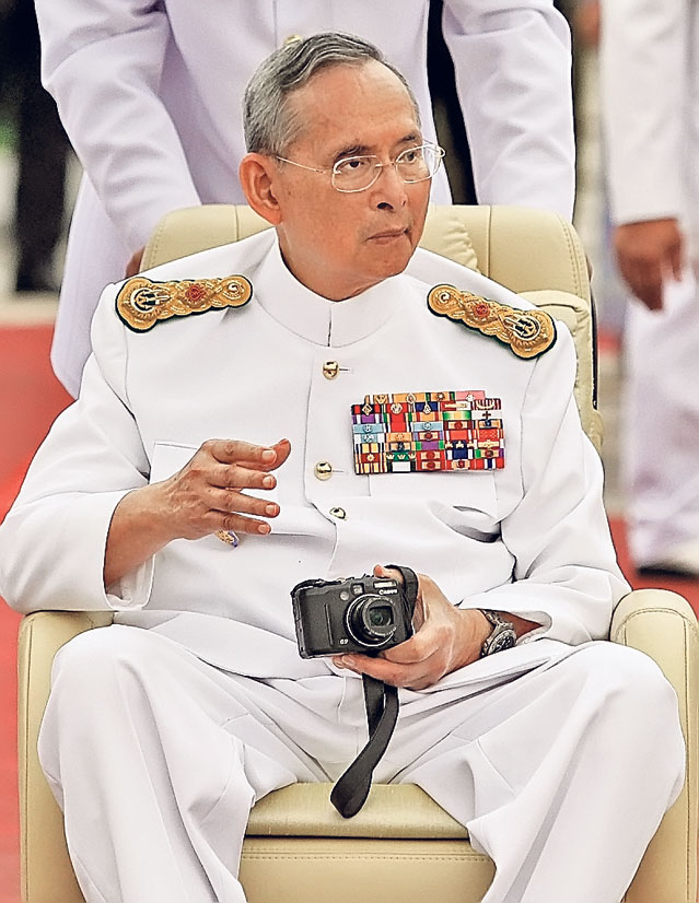 Regele Mihai I se bate pentru record cu un duce din Luxemburg