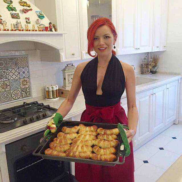 Elena Gheorghe, în ”RĂZBOI” cu sora ei! Cântăreața a călcat pe bec | FOTO ÎN ARTICOL
