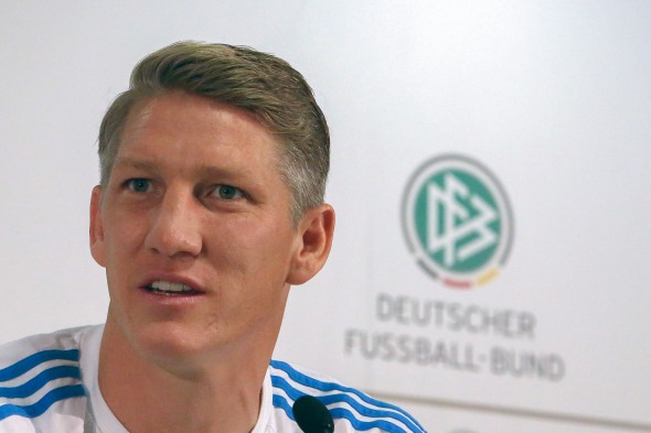 Scandal! Chinezii l-au transformat pe neamțul Schweinsteiger în soldat nazist! | GALERIE FOTO