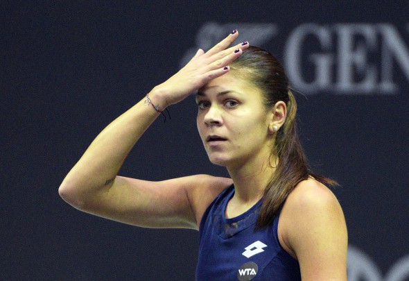 ”Doamne, ce-am făcut!”, pare a spune Andreea Mitu   FOTO: EPA