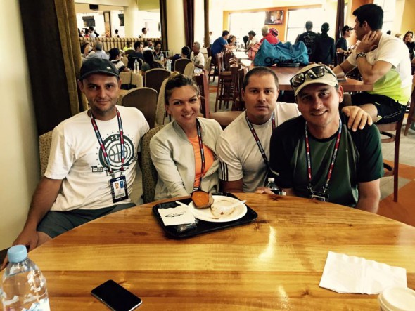 Simona Halep, lângă Răzvan Sabău, Teo Cercel și Andrei Pavel   FOTO: Facebook