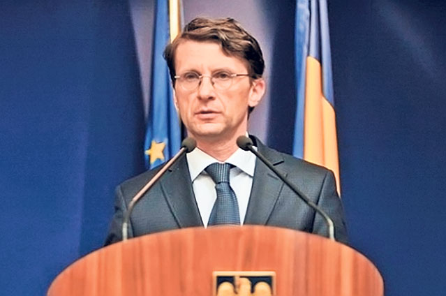 Cioloș nu-i crede pe cuvânt | Și-a pus miniștrii să semneze că nu au luat șpagă