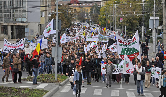 Forța străzii dă jos guverne! Explicația specialiștilor: «Societatea civilă a devenit importantă»