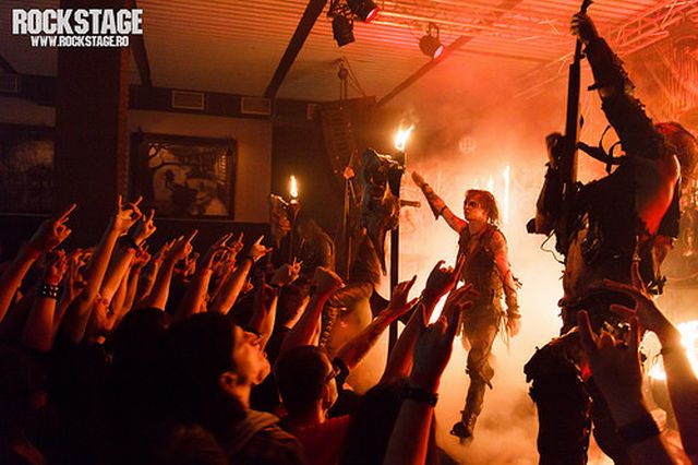 Mărturisirile unui student de 20 de ani, despre clubul Colectiv: "Au fost şi peste 1.000 de persoane. Nu mă puteam mişca din loc"