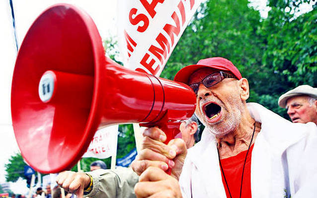 Forța străzii dă jos guverne! Explicația specialiștilor: «Societatea civilă a devenit importantă»