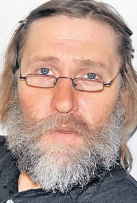 Moș Crăciun nu e o poveste! Simpaticul bătrânel cu straie roșii e supărat că micuții au uitat de poezii după ce au descoperit tableta