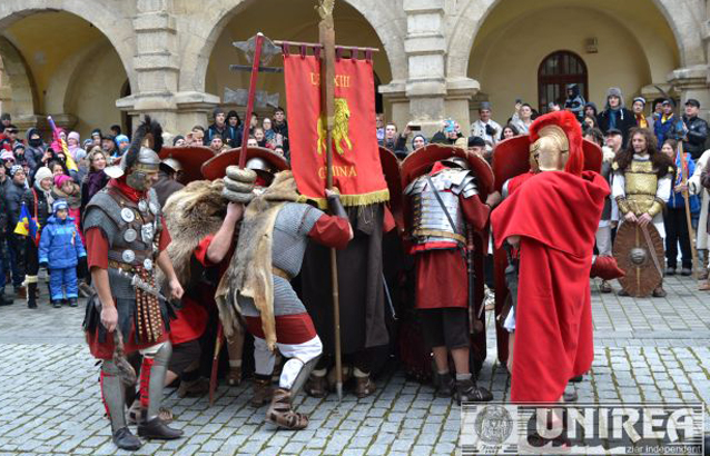 Mândrește-te, române! Costumele populare au fost «uniformă» pentru ziua de 1 Decembrie | FOTO