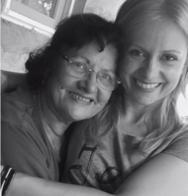 Azi e ziua mamei Simonei Gherghe! Uite cum arată și ce urare i-a transmis vedeta