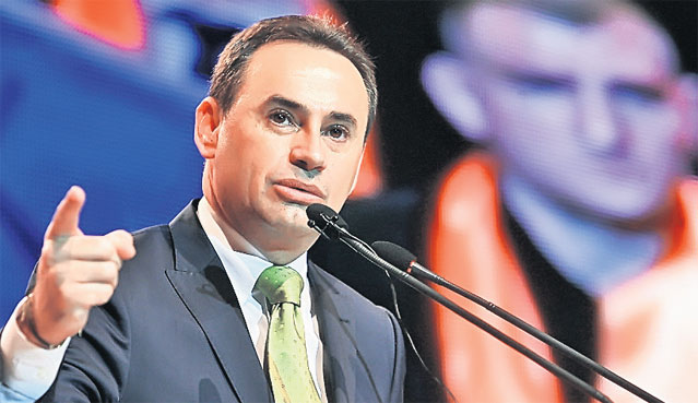 Vor să câștige primăriile cu prietenul și cumătrul lui Băsescu