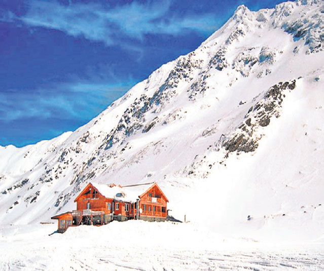 Ţurţurii şi gheaţa costă 230 de lei | Cea mai simplă metodă de a vă scăpa imobilul de capriciile iernii