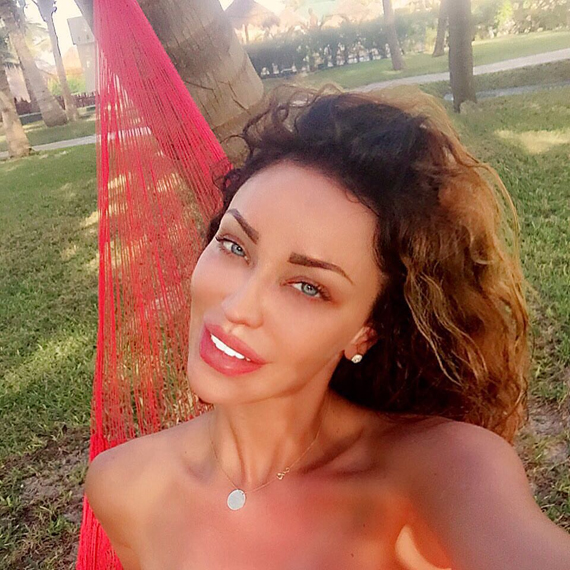 LOOK nou pentru Bianca Drăgușanu! S-a făcut creață! N-ai mai văzut-o niciodată așa