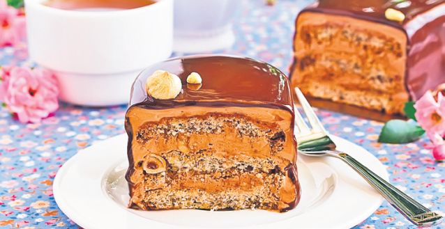 Deserturi irezistibile: Parcă ziua-i mai frumoasă cu o bezea pe masă!