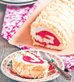 Deserturi irezistibile: Parcă ziua-i mai frumoasă cu o bezea pe masă!